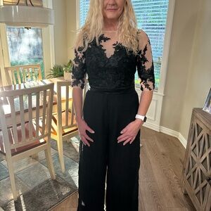 Beautiful dressy pants suit mother of the groom, party, New years,It’s a size 4.